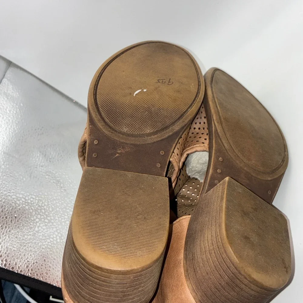Tan Perforated Leather‎ Cut Out Ankle Booties with Buckle and Back Zip Size 8.5